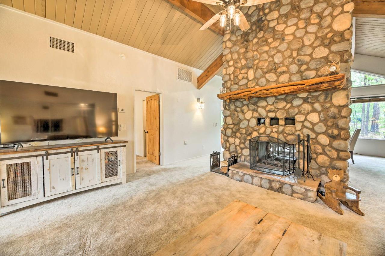 Lush Pinetop Retreat With Large Deck And Wooded Yard! Buitenkant foto